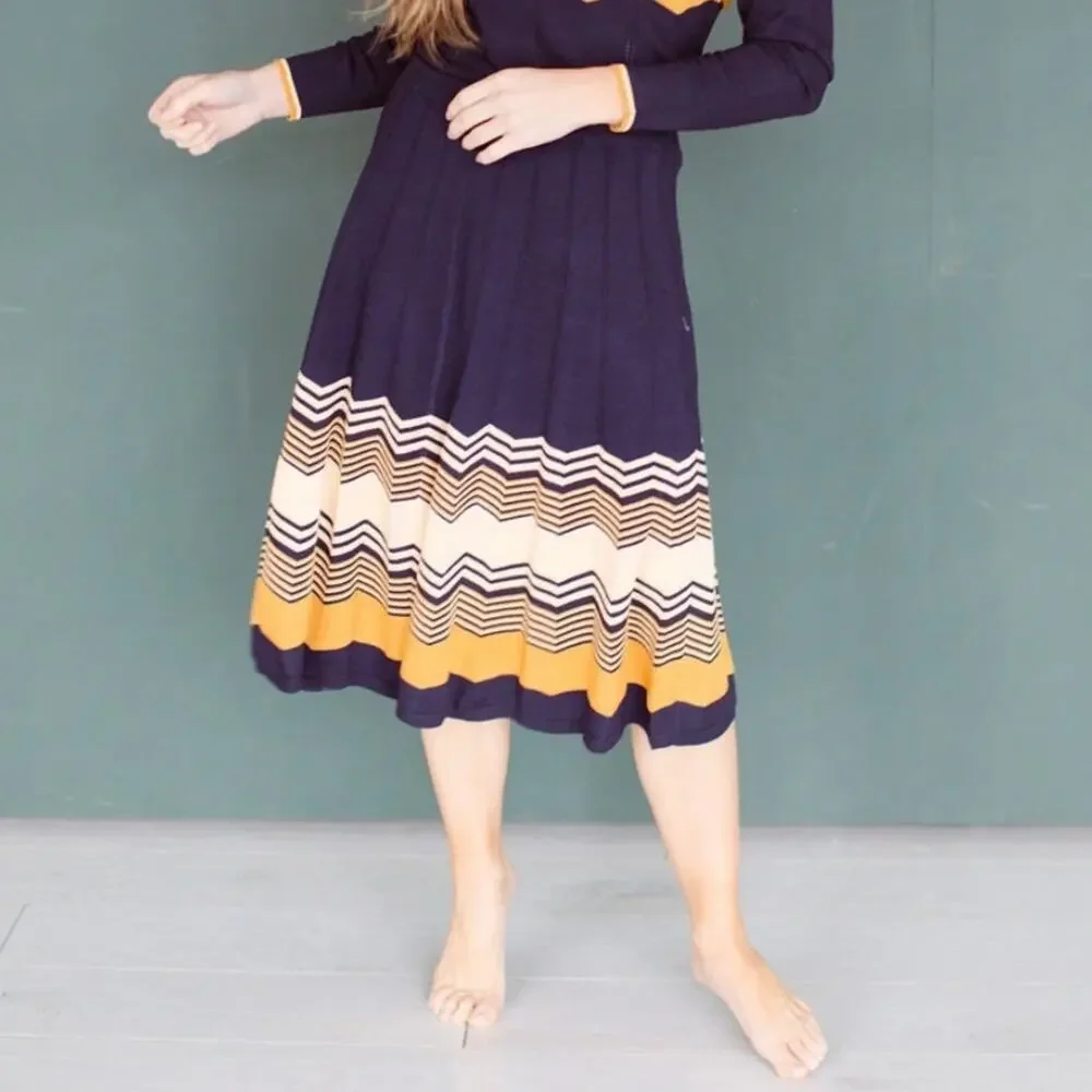SKIES ARE BLUE Women's Navy & Mustard Chevron Sweater Skirt